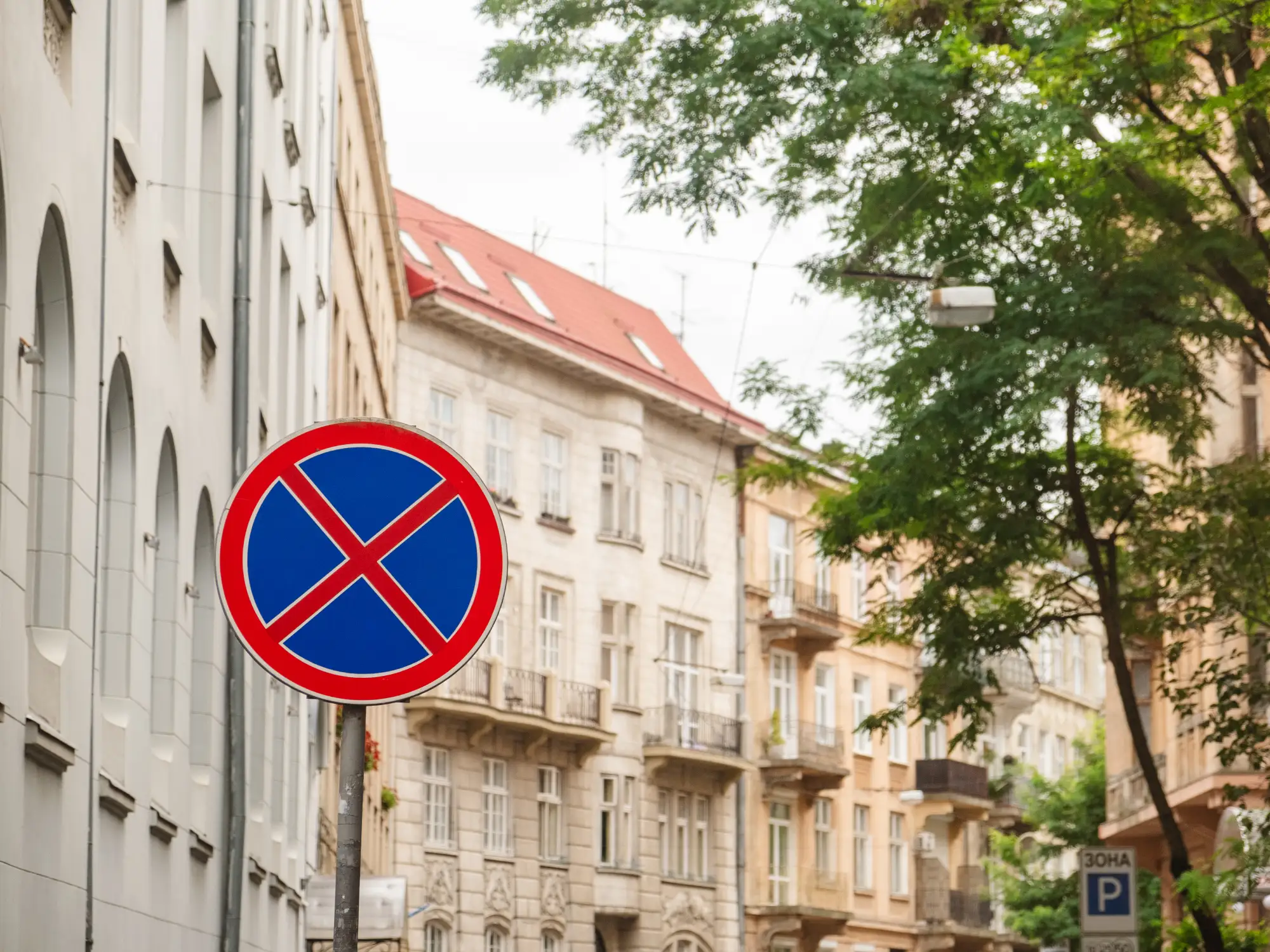 Halteverbotszonenschild welches für den Umzug in Hamburg aufgestellt wurde